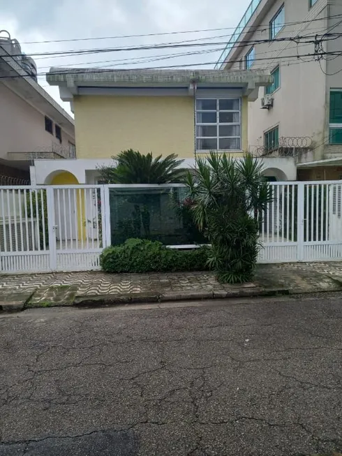 Foto 1 de Sobrado com 3 Quartos à venda, 325m² em Ponta da Praia, Santos