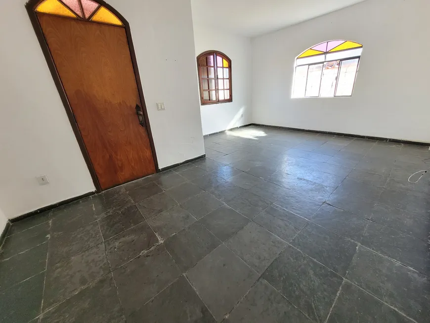 Foto 1 de Casa com 3 Quartos à venda, 360m² em Novo Progresso, Contagem