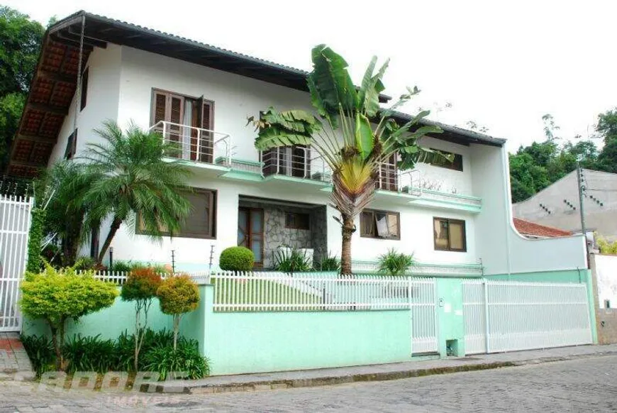 Foto 1 de Casa com 4 Quartos à venda, 486m² em Garcia, Blumenau