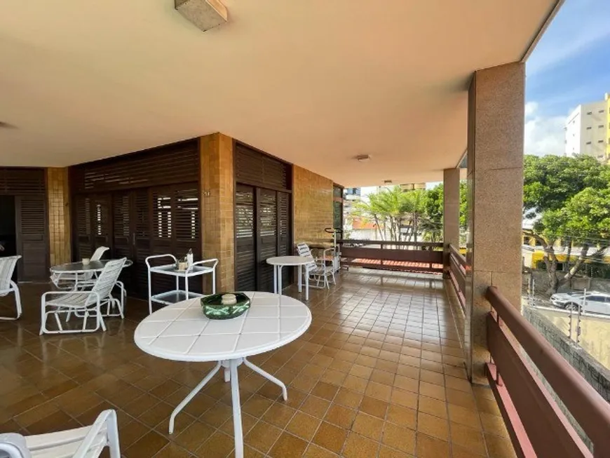 Foto 1 de Casa com 4 Quartos à venda, 520m² em Candelária, Natal