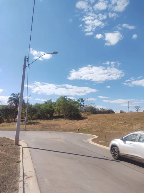 Foto 1 de Lote/Terreno à venda, 300m² em Jardins Bolonha, Senador Canedo