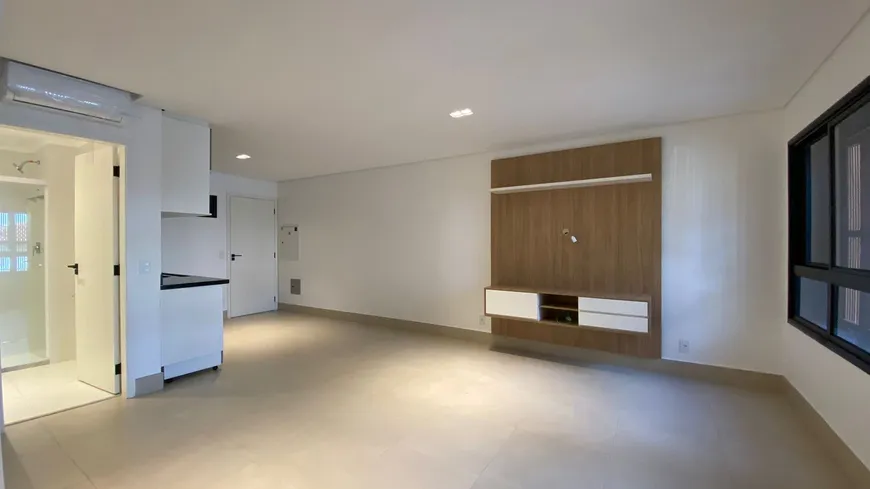 Foto 1 de Apartamento com 1 Quarto à venda, 38m² em Vila Romana, São Paulo