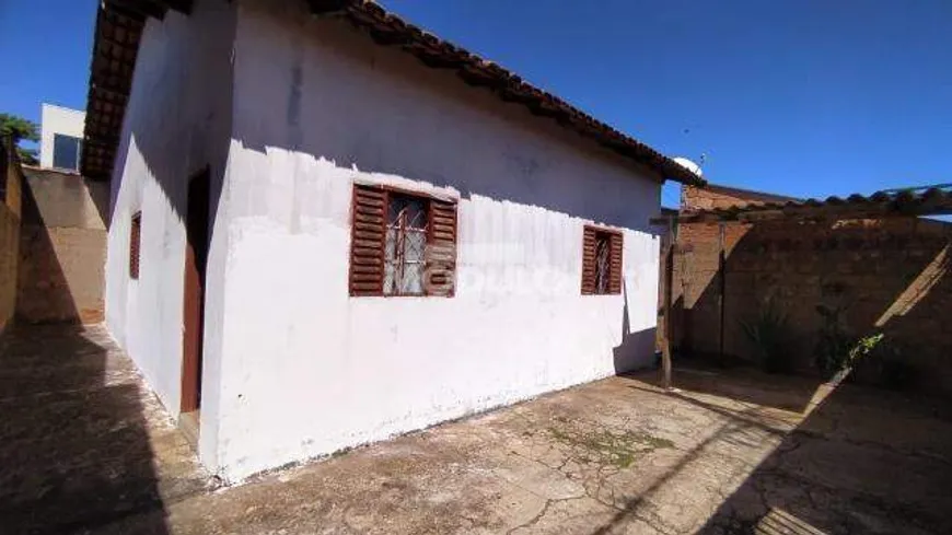 Foto 1 de Casa com 3 Quartos à venda, 90m² em Planalto, Uberlândia