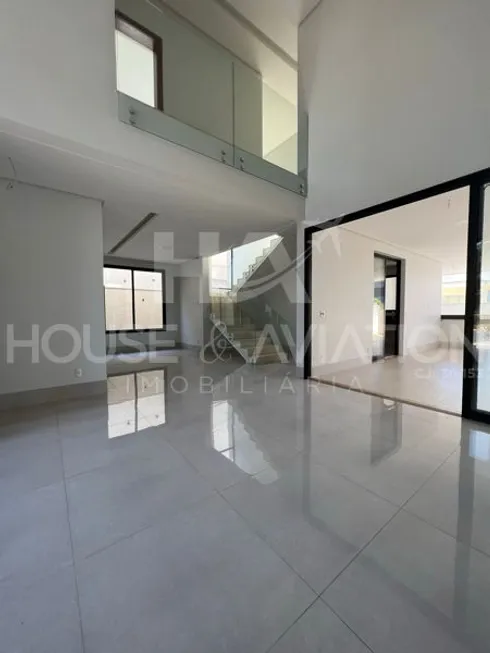 Foto 1 de Casa de Condomínio com 4 Quartos à venda, 300m² em Jardins Valencia, Goiânia