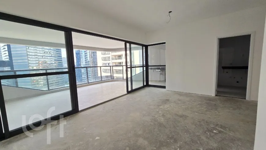 Foto 1 de Apartamento com 3 Quartos à venda, 162m² em Itaim Bibi, São Paulo