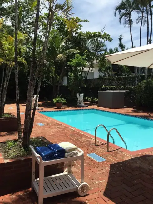 Foto 1 de Casa com 5 Quartos para alugar, 500m² em Balneário Praia do Pernambuco, Guarujá