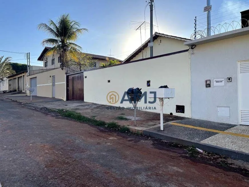 Foto 1 de Casa com 3 Quartos à venda, 100m² em Jardim Ipê, Goiânia