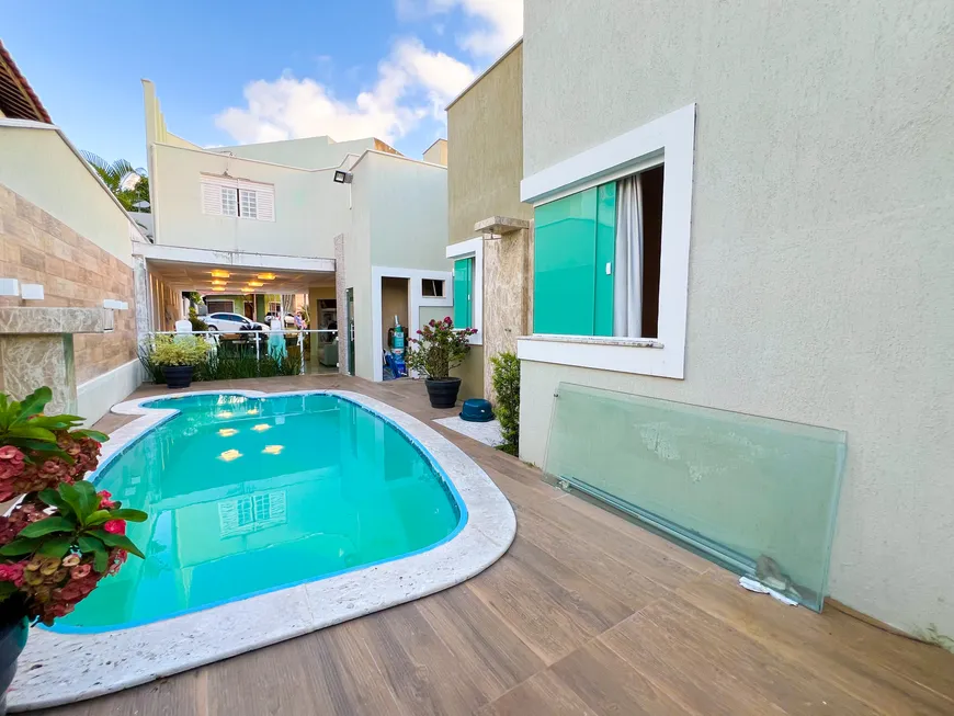 Foto 1 de Casa de Condomínio com 5 Quartos à venda, 560m² em Candelária, Natal