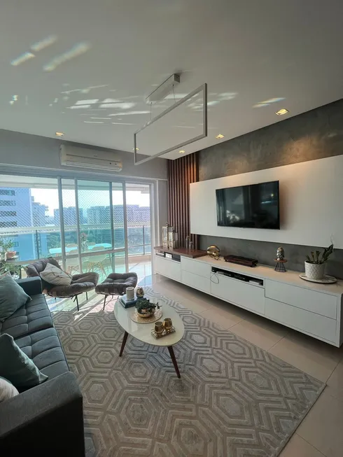 Foto 1 de Apartamento com 4 Quartos para alugar, 140m² em Peninsula, Rio de Janeiro