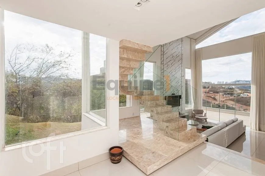 Foto 1 de Casa com 4 Quartos à venda, 450m² em Vila  Alpina, Nova Lima