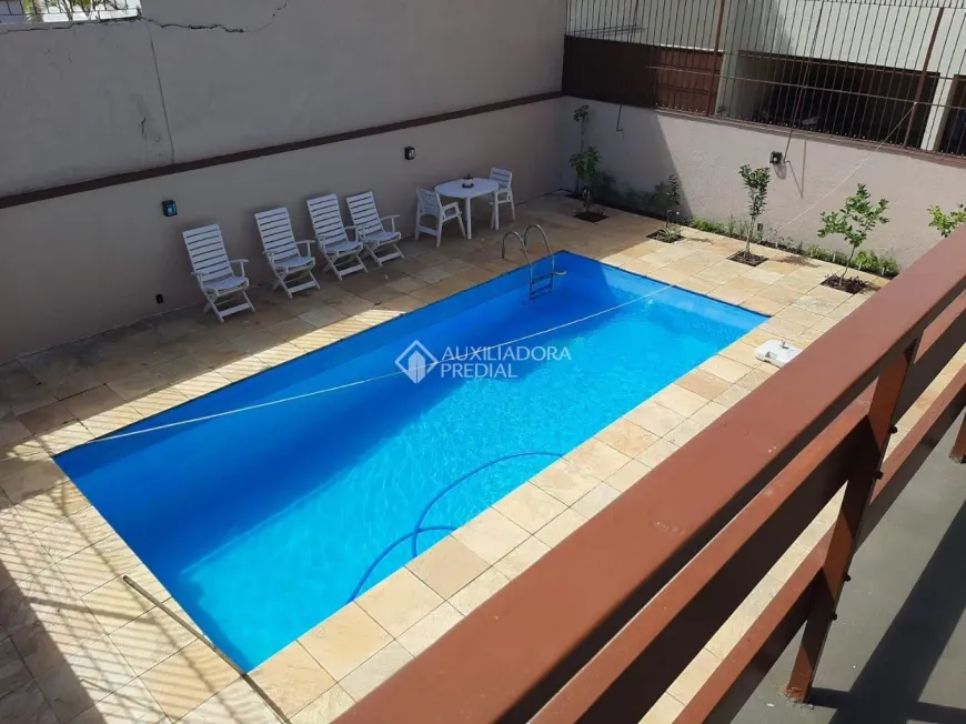 Foto 1 de Sobrado com 4 Quartos à venda, 360m² em Jardim Planalto, Porto Alegre