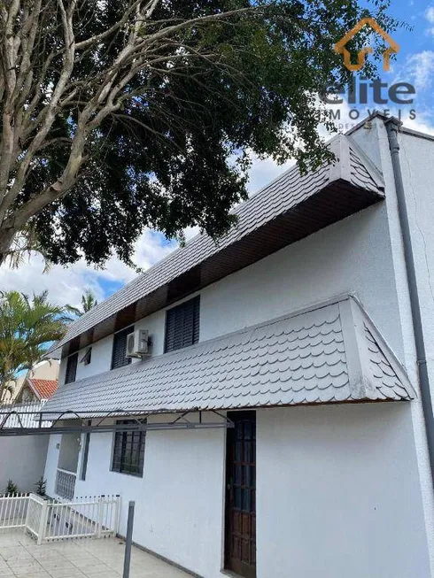 Foto 1 de Casa com 5 Quartos à venda, 238m² em Guabirotuba, Curitiba