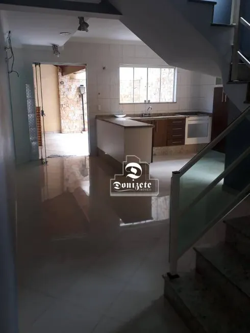 Foto 1 de Sobrado com 3 Quartos à venda, 183m² em Vila Curuçá, Santo André