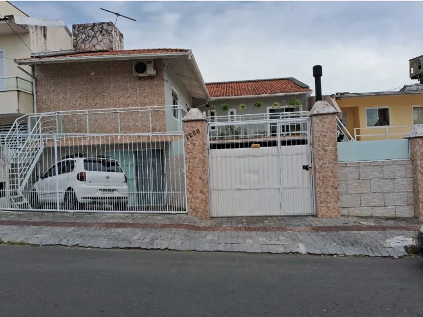 Foto 1 de Casa com 4 Quartos à venda, 213m² em Serraria, São José