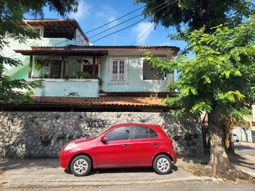 Foto 1 de Casa com 2 Quartos à venda, 246m² em Santa Rosa, Niterói