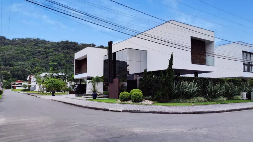 Foto 1 de Casa com 3 Quartos à venda, 440m² em Pirabeiraba, Joinville