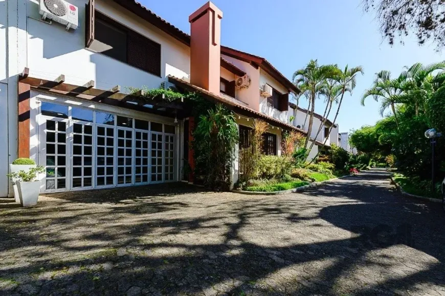 Foto 1 de Casa de Condomínio com 4 Quartos à venda, 319m² em Pedra Redonda, Porto Alegre