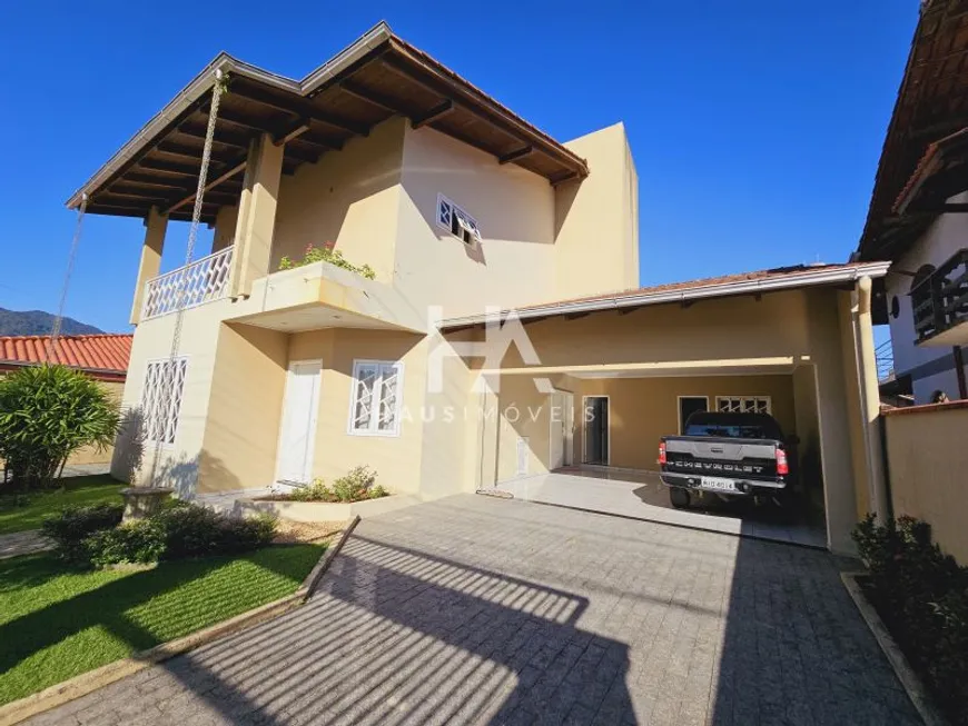 Foto 1 de Casa com 4 Quartos à venda, 251m² em Água Verde, Jaraguá do Sul