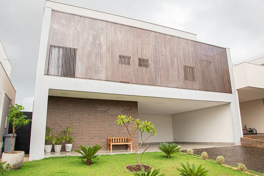 Foto 1 de Casa de Condomínio com 3 Quartos à venda, 305m² em , Rio Verde