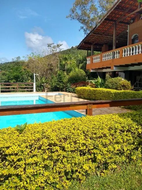 Foto 1 de Fazenda/Sítio com 3 Quartos à venda, 3300m² em Parque Varanguera, São Roque