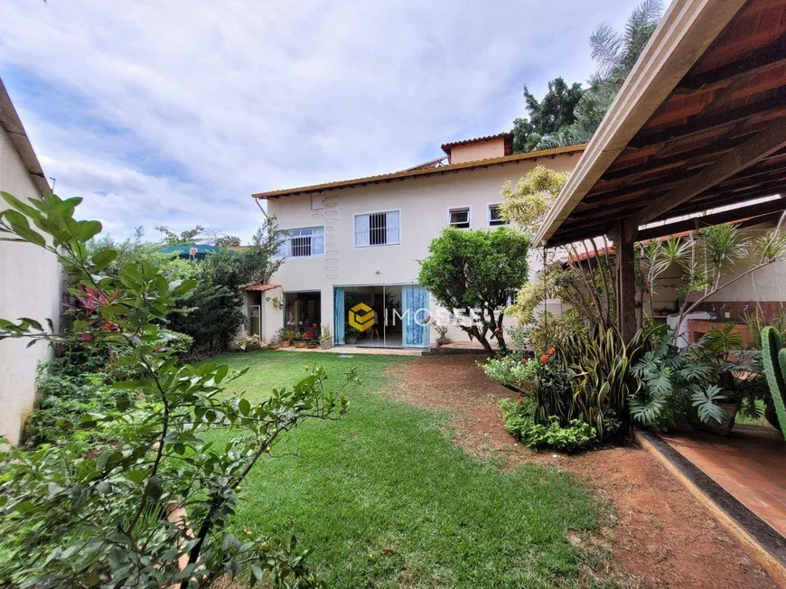 Foto 1 de Casa com 4 Quartos à venda, 277m² em Santa Amélia, Belo Horizonte