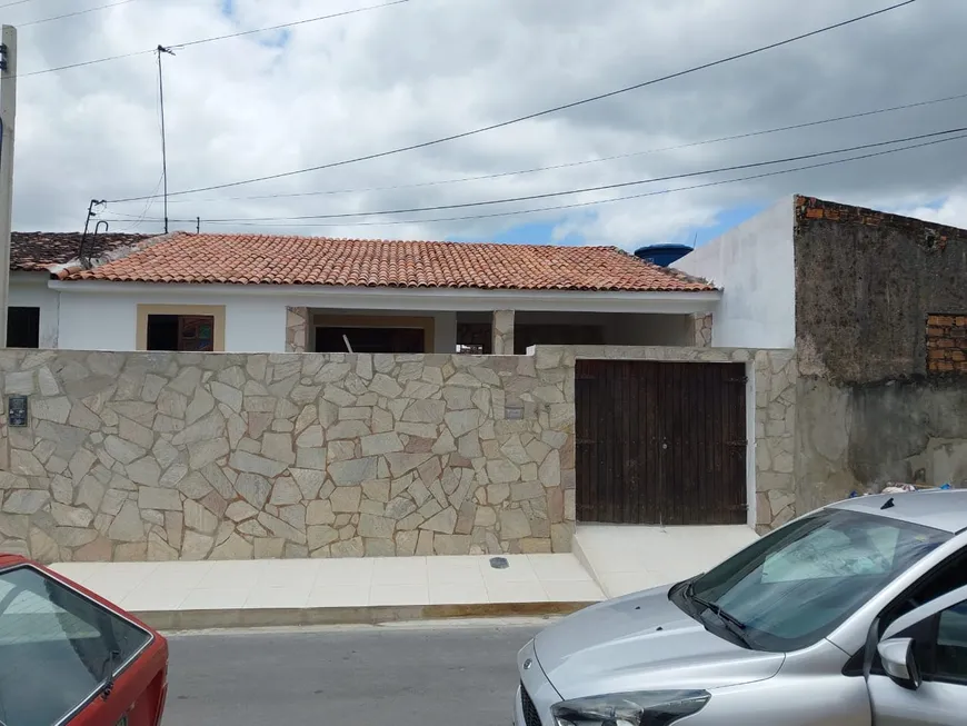 Foto 1 de Casa com 4 Quartos à venda, 180m² em Benedito Bentes, Maceió