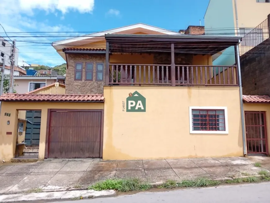 Foto 1 de Casa com 3 Quartos à venda, 225m² em Dom Bosco, Poços de Caldas