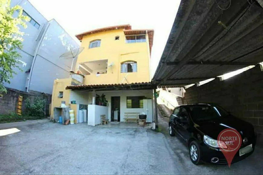 Foto 1 de Casa com 8 Quartos à venda, 200m² em Silva Prado, Brumadinho