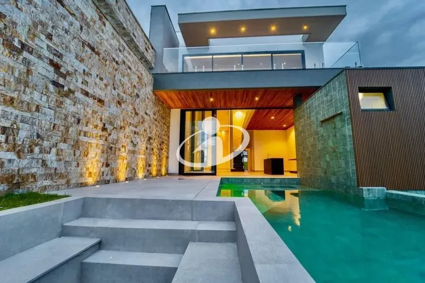 Foto 1 de Casa de Condomínio com 4 Quartos à venda, 305m² em Jardim Sul, Uberlândia