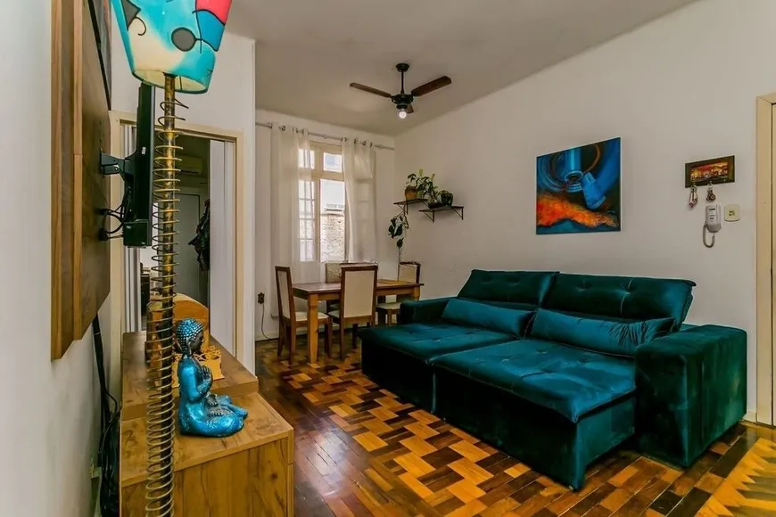 Foto 1 de Apartamento com 3 Quartos à venda, 71m² em Floresta, Porto Alegre