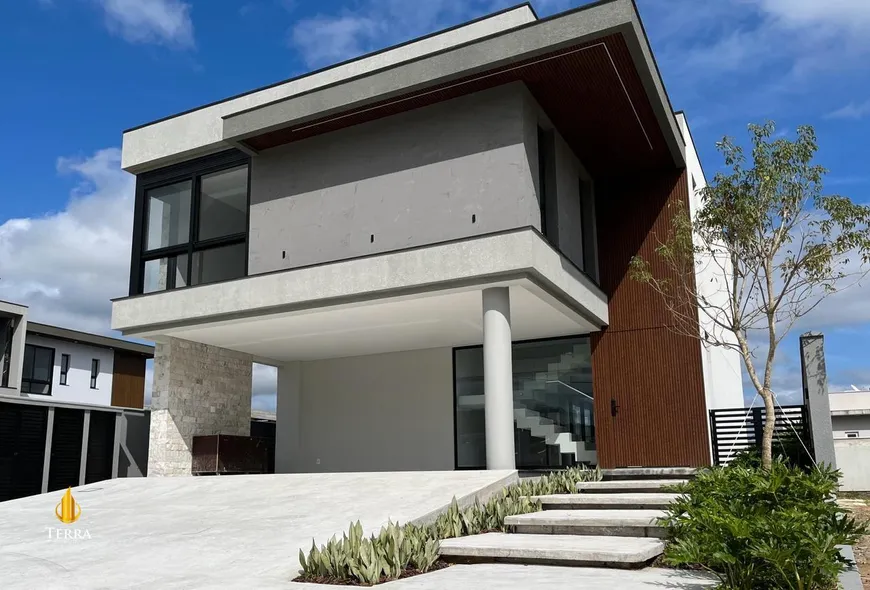 Foto 1 de Casa de Condomínio com 4 Quartos à venda, 370m² em Santa Regina, Camboriú