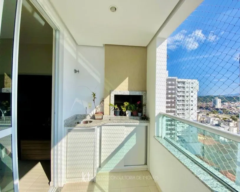 Foto 1 de Apartamento com 4 Quartos à venda, 101m² em Kobrasol, São José