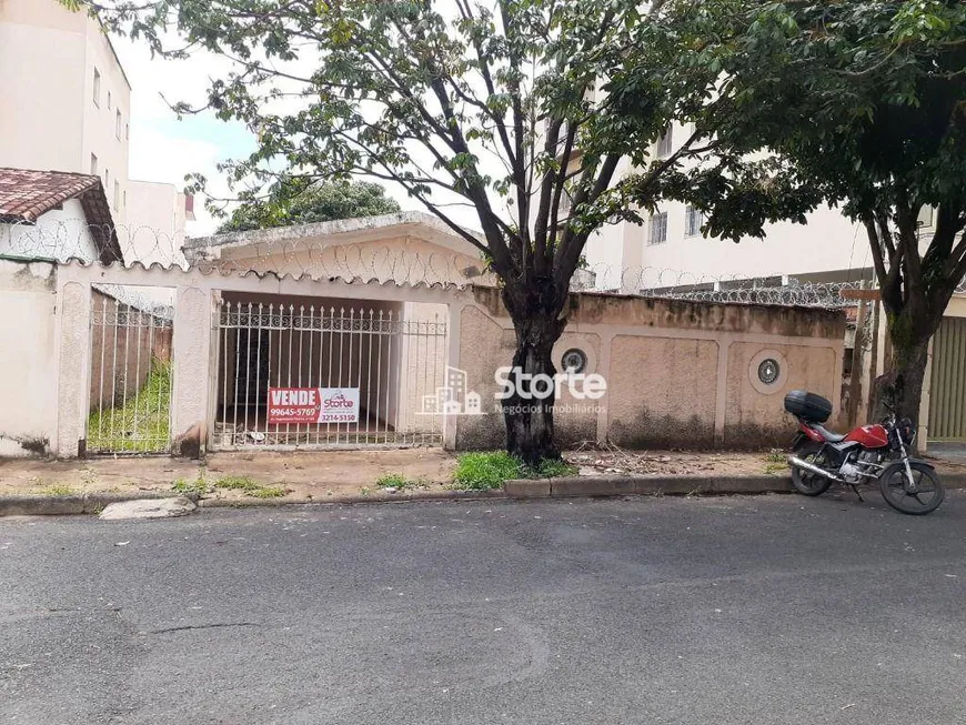 Foto 1 de Lote/Terreno à venda, 375m² em Santa Mônica, Uberlândia