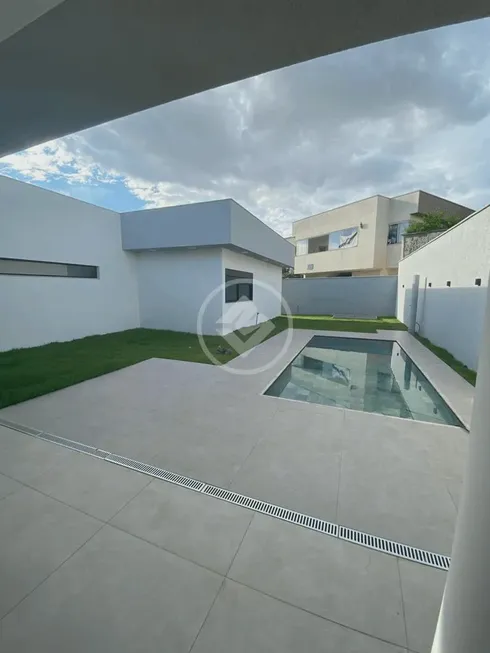 Foto 1 de Casa de Condomínio com 5 Quartos à venda, 279m² em Condomínio do Lago, Goiânia