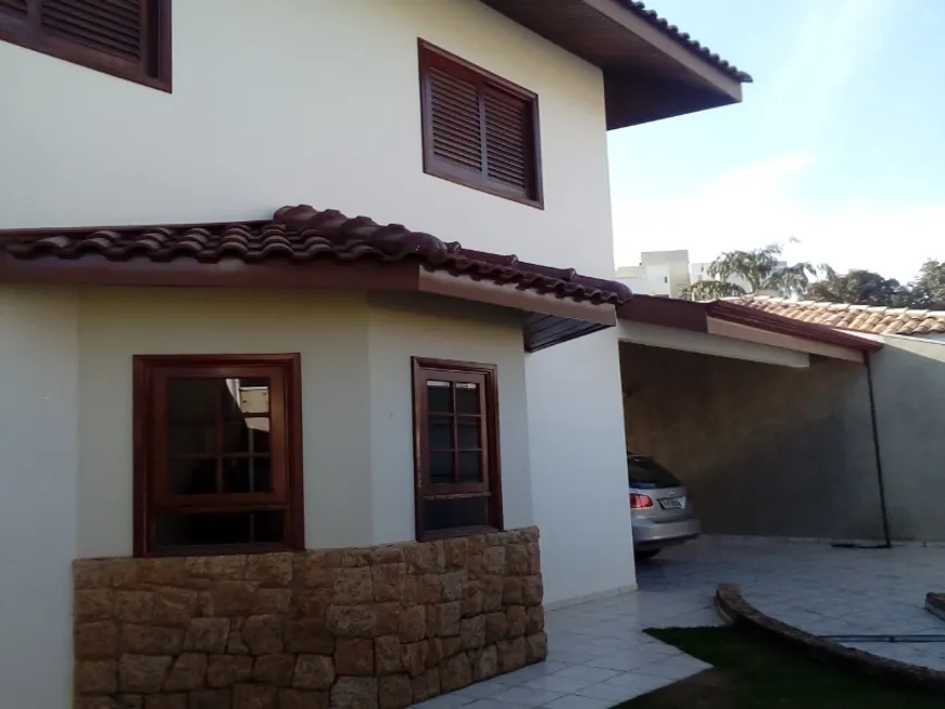 Foto 1 de Sobrado com 4 Quartos à venda, 345m² em Jardim Samambaia, Jundiaí