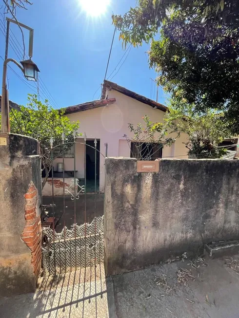 Foto 1 de Casa com 2 Quartos à venda, 200m² em CARDEAL, Elias Fausto