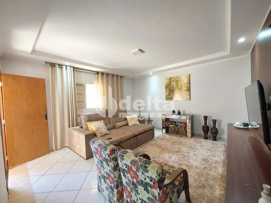 Foto 1 de Casa com 3 Quartos à venda, 150m² em Jardim Europa, Uberlândia