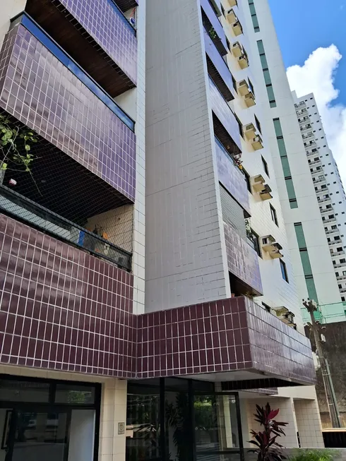 Foto 1 de Apartamento com 2 Quartos à venda, 74m² em Madalena, Recife