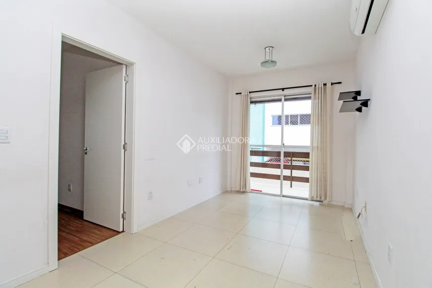 Foto 1 de Apartamento com 3 Quartos à venda, 78m² em Passo da Areia, Porto Alegre