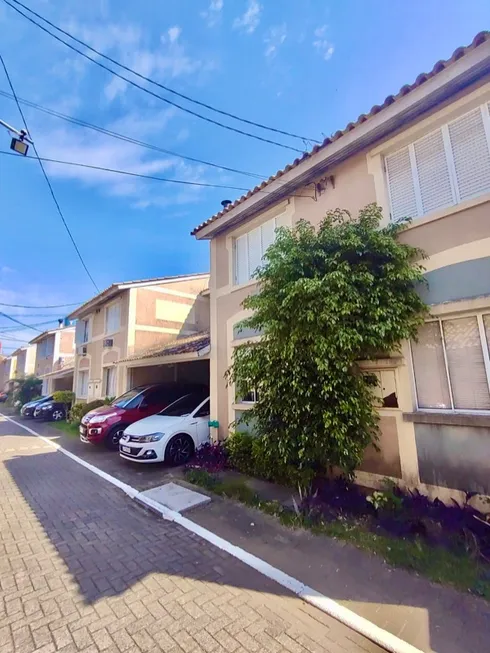 Foto 1 de Casa de Condomínio com 4 Quartos à venda, 85m² em Humaitá, Porto Alegre