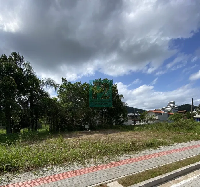 Foto 1 de Lote/Terreno à venda, 350m² em Mariscal, Bombinhas