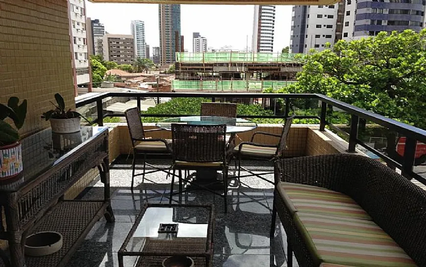 Foto 1 de Apartamento com 4 Quartos à venda, 245m² em Petrópolis, Natal