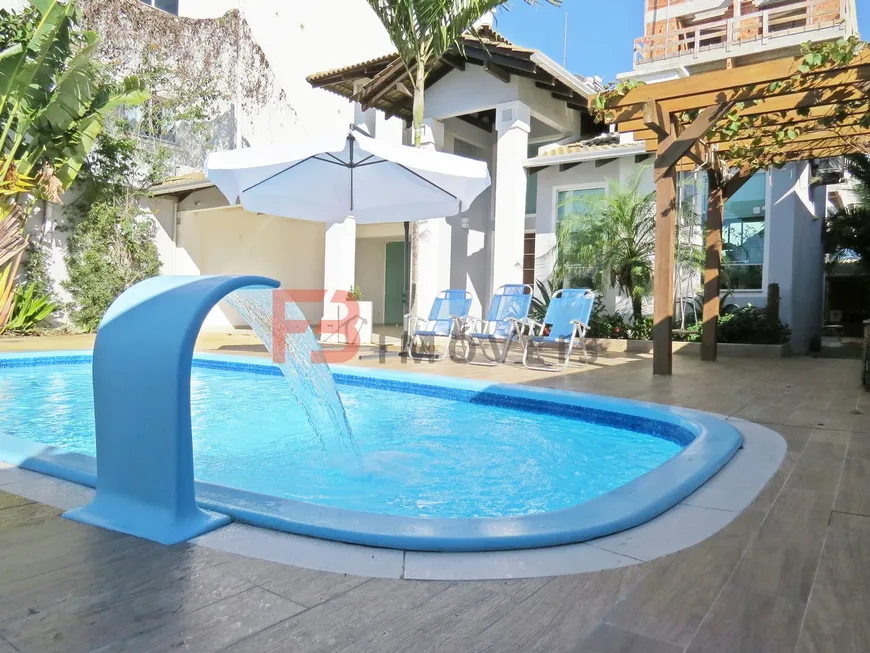 Foto 1 de Casa com 4 Quartos para alugar, 250m² em Praia de Mariscal, Bombinhas