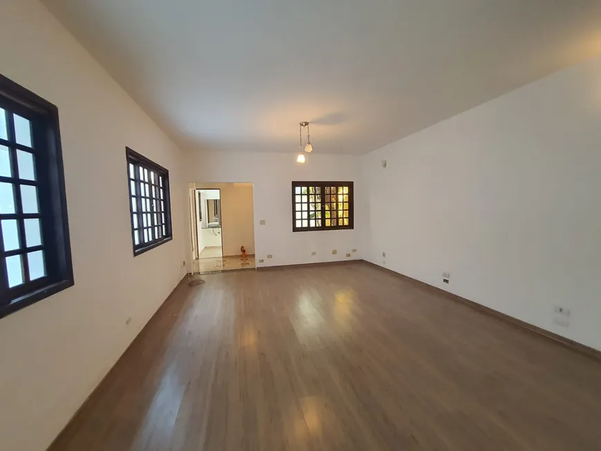 Foto 1 de Casa com 3 Quartos para alugar, 200m² em Vila Cordeiro, São Paulo