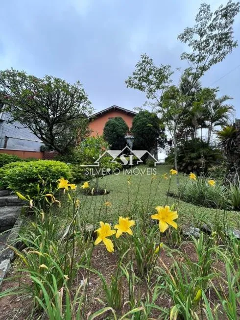 Foto 1 de Casa com 3 Quartos à venda, 140m² em Castelanea, Petrópolis