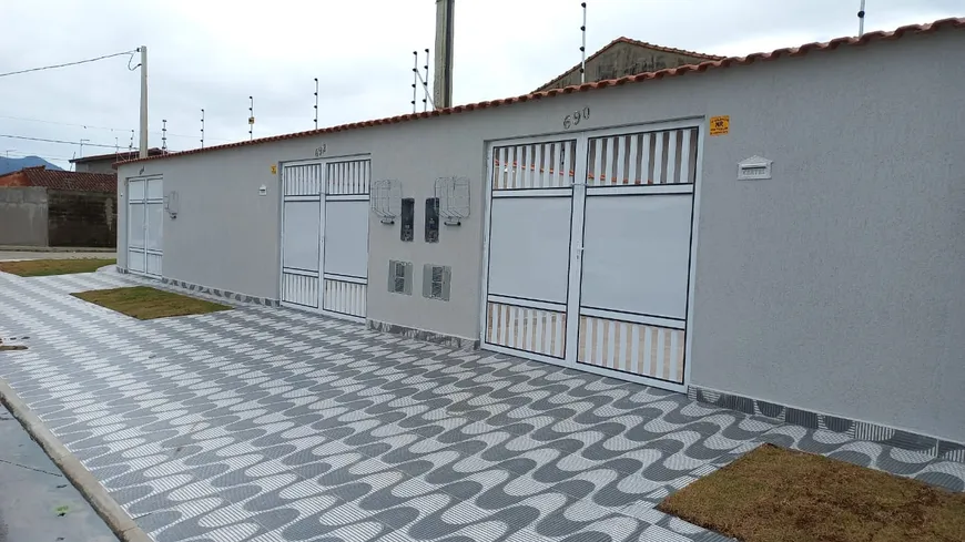 Foto 1 de Casa com 2 Quartos à venda, 63m² em Balneario Itaguai, Mongaguá