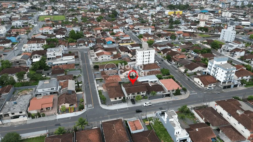 Foto 1 de Sobrado com 7 Quartos à venda, 320m² em Iririú, Joinville