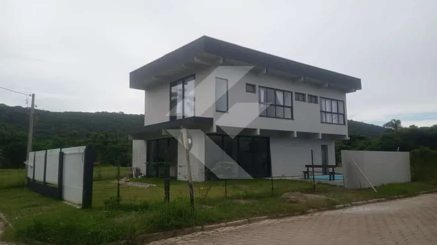 Foto 1 de Casa com 3 Quartos à venda, 230m² em Mariscal, Bombinhas