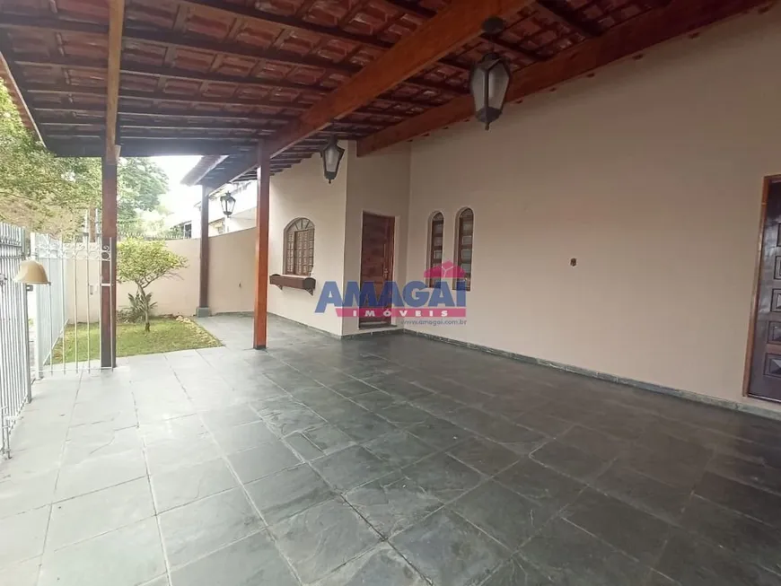 Foto 1 de Casa com 3 Quartos para alugar, 185m² em Centro, Jacareí