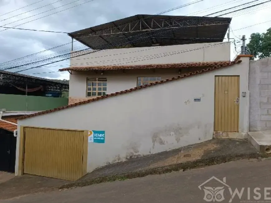 Foto 1 de Casa com 3 Quartos à venda, 284m² em Santa Cruz, Caratinga